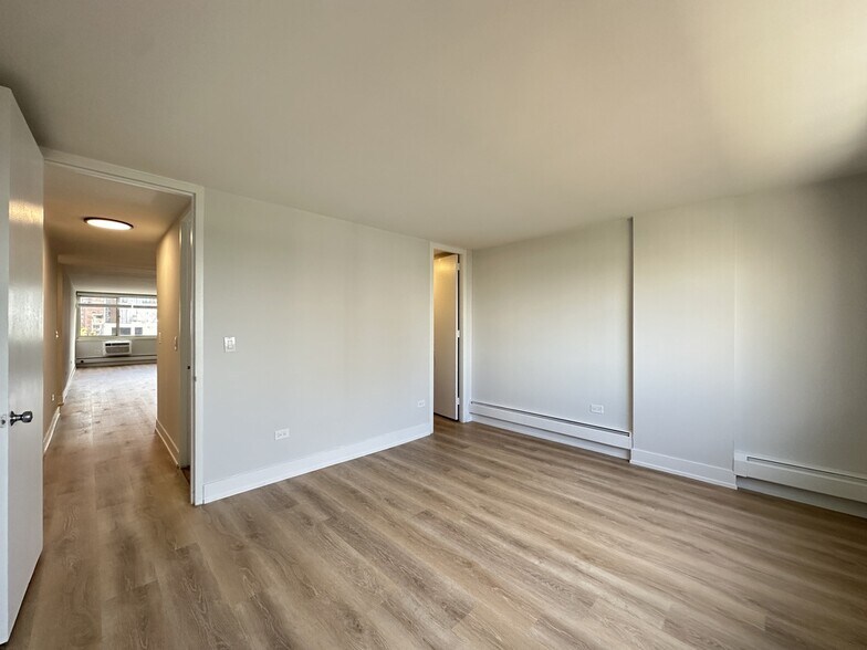 Building Photo - 1349 N Dearborn St