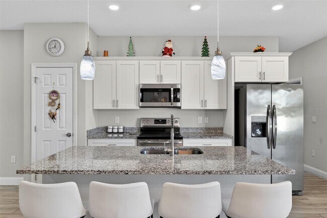 Building Photo - 717 Robin Ct