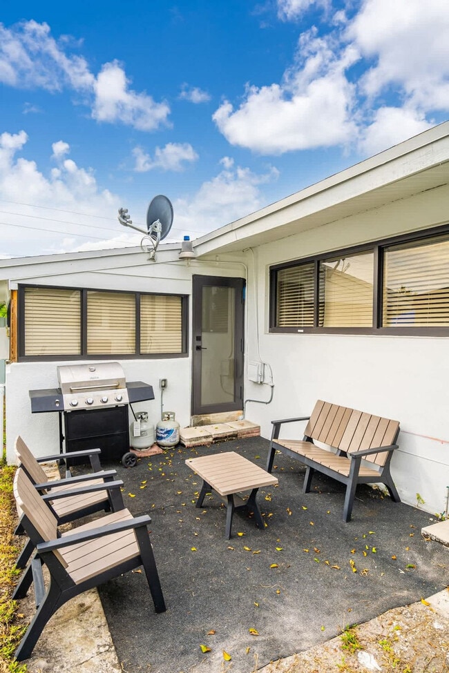 Building Photo - 17835 NE 6th Ave