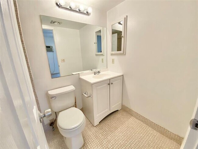 Building Photo - 149 Mansfield D