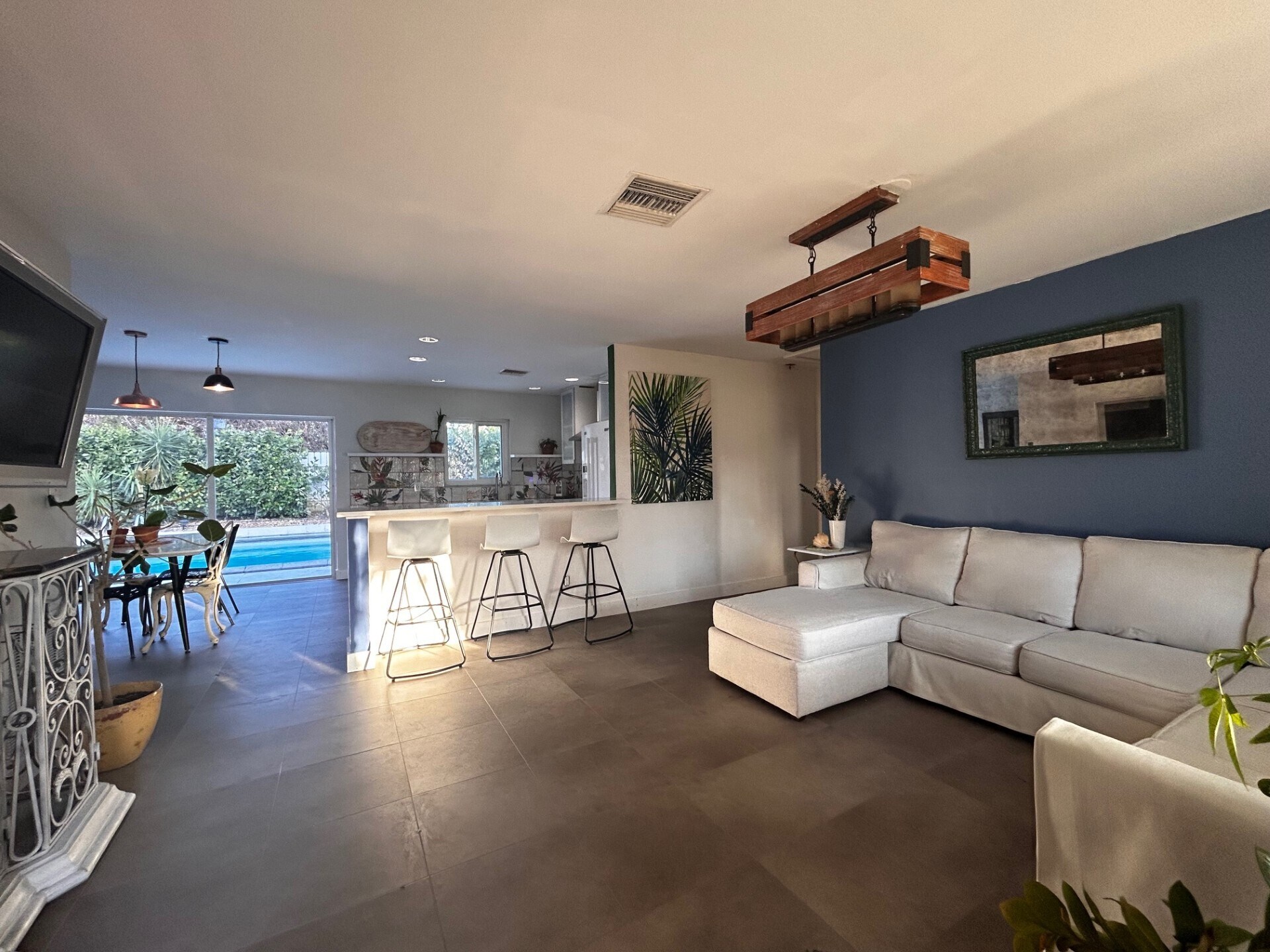 Building Photo - 1301 SE Sandpiper Ln