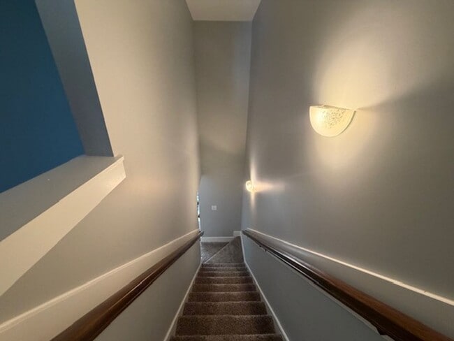 Building Photo - 3050 Candlelight Dr