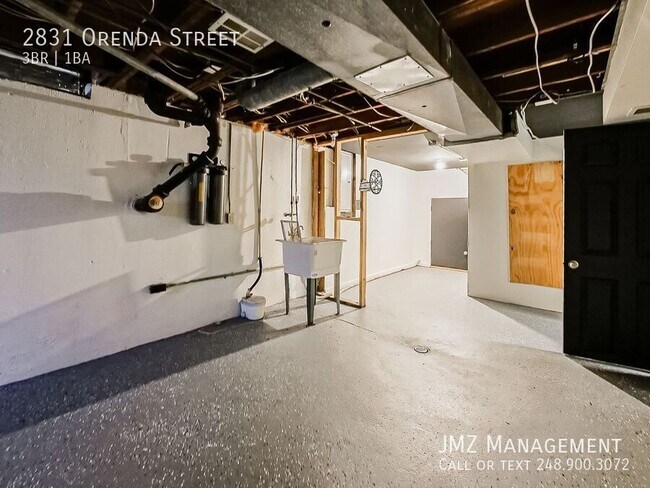 Building Photo - 2831 Orenda St