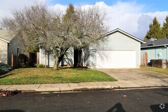 Building Photo - 3 bed 2 bath Big Garden, Close to park and...