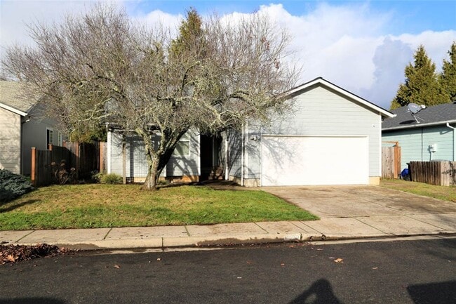 Primary Photo - 3 bed 2 bath Big Garden, Close to park and...