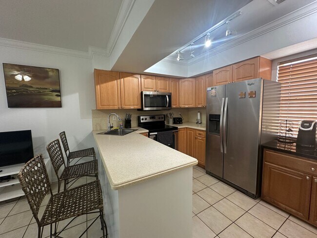 Building Photo - 740 NE 37th St