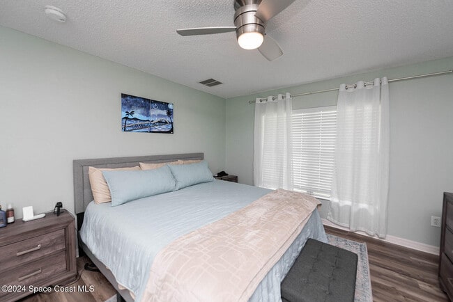 Building Photo - 721 Taluga Ave SE