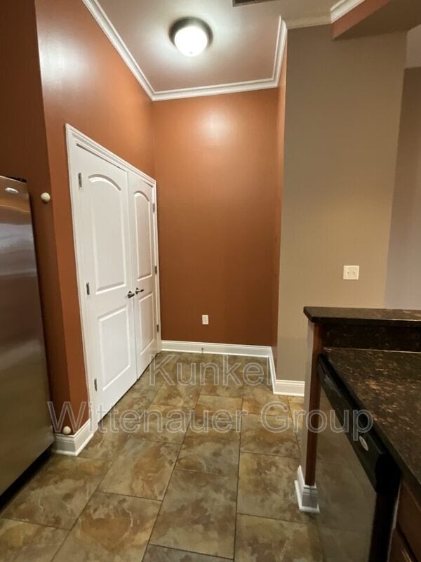 Building Photo - 409 W Washington St