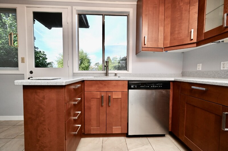 Building Photo - 966 Keeler Ave