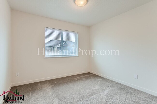 Building Photo - 3794 SW Ekin Terrace