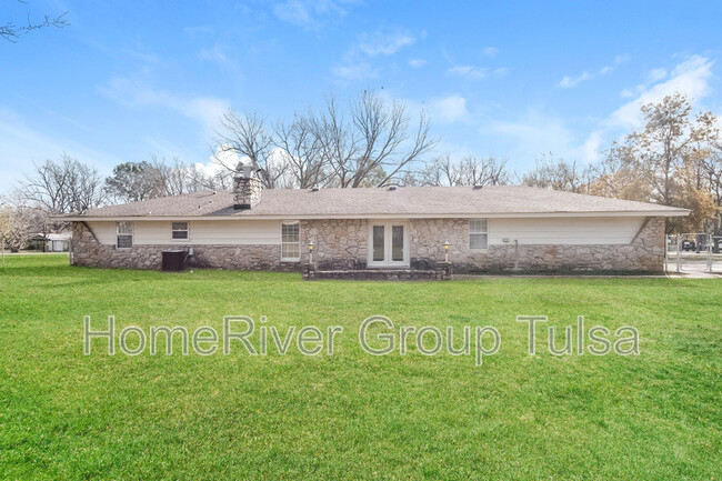 Building Photo - 9935 E Spotted Horse Dr