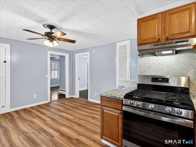 Building Photo - 91 Jewett St