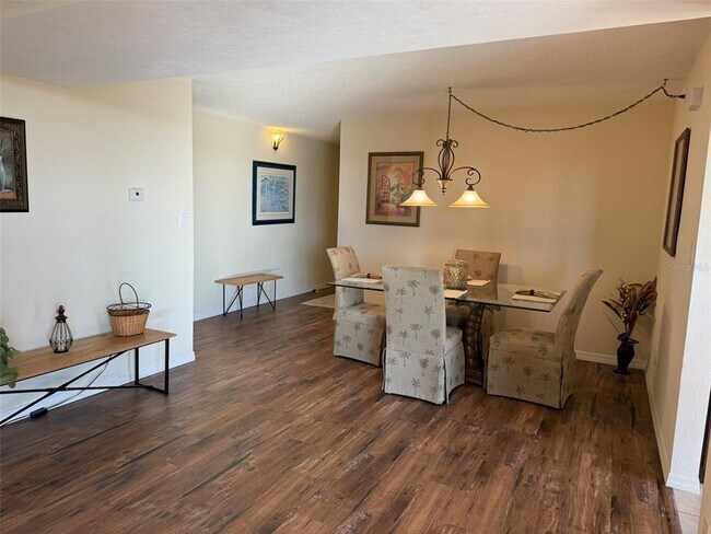 Building Photo - 25188 Marion Ave