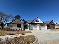Building Photo - Newly remodeled duplex in Broken Arrow! Great location!