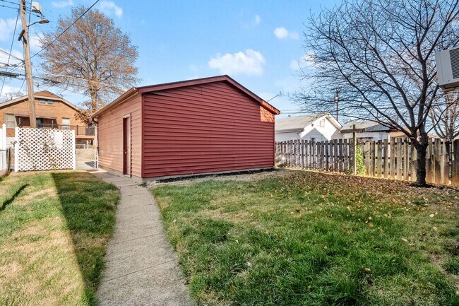 Building Photo - 4955 Tholozan Ave