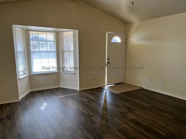 Building Photo - 3509 Price Cir
