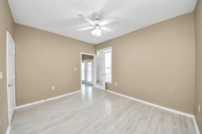 Building Photo - 2400 McCue Rd