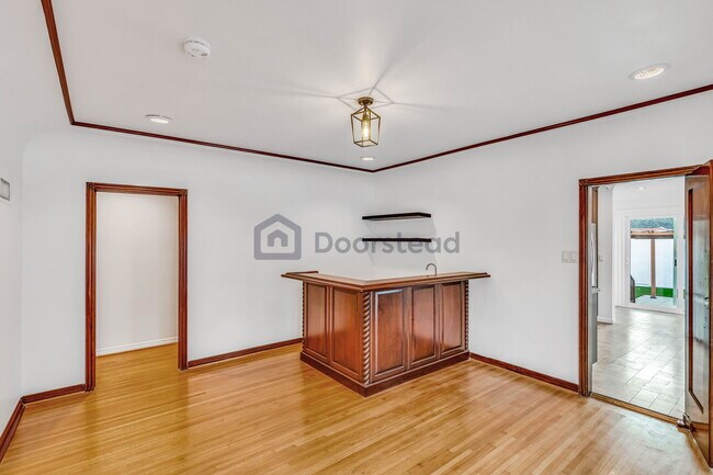 Building Photo - 603 S Mansfield Ave