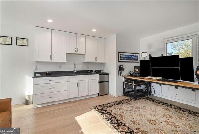 Building Photo - 623 Ansley St