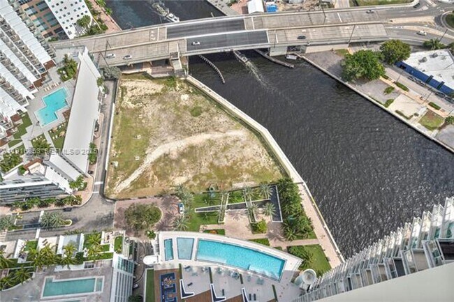 Building Photo - 92 SW 3rd St