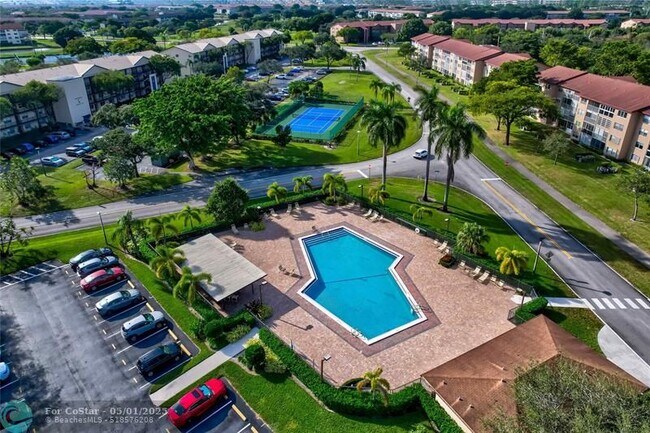 Building Photo - 12600 SW 5th Ct