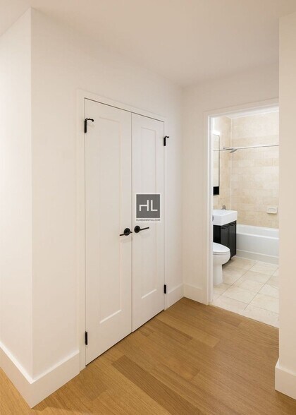 Building Photo - Renovated Gramercy 2-Bedroom with Classic ...