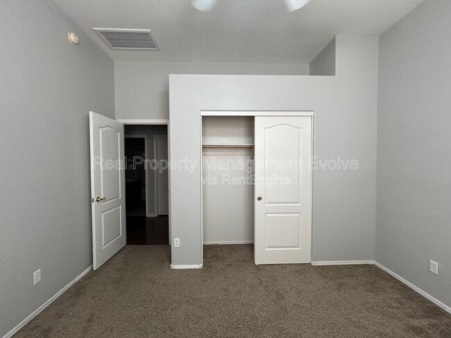 Building Photo - 774 E Maria Ln