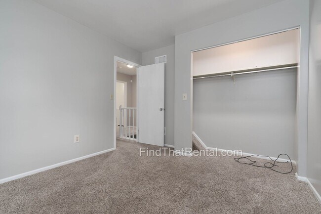 Building Photo - Freshly Painted, Pet-Friendly, Off-Street Parking, Walk to Carlisle HS!