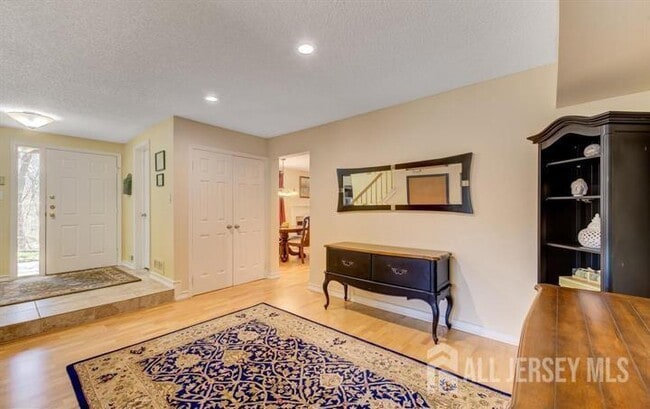 Building Photo - 17 Ashford Dr