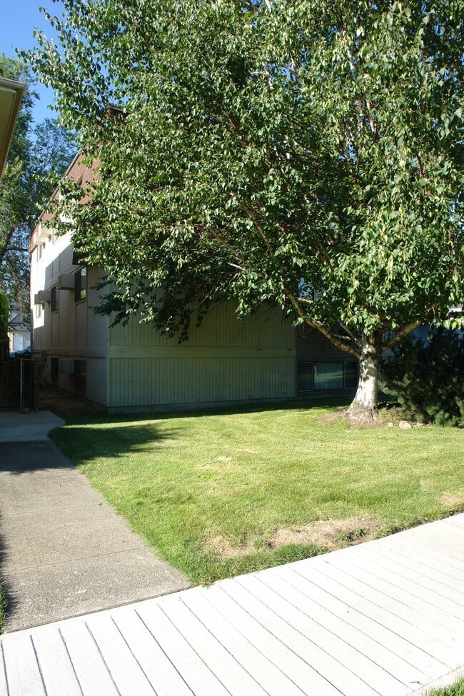Building Photo - 411 E Sinto Ave