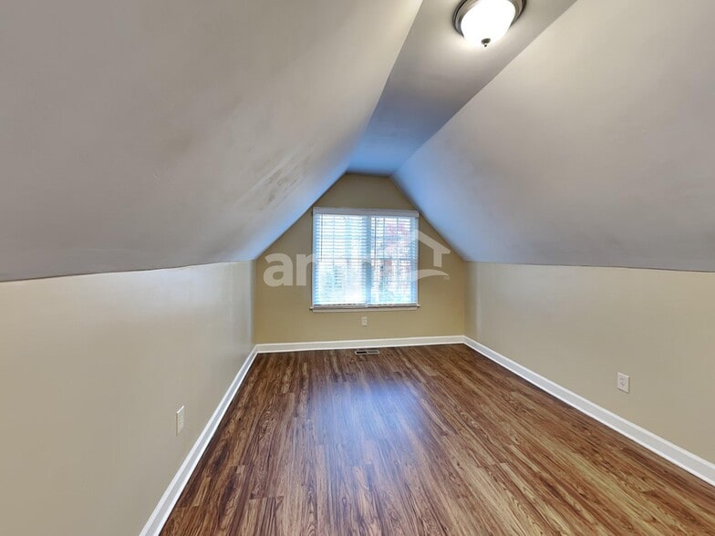 Building Photo - 993 Kintail Ct