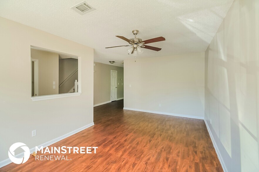 Building Photo - 6304 Hickory Ln Cir