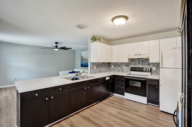 Building Photo - 1095 Miami Blvd