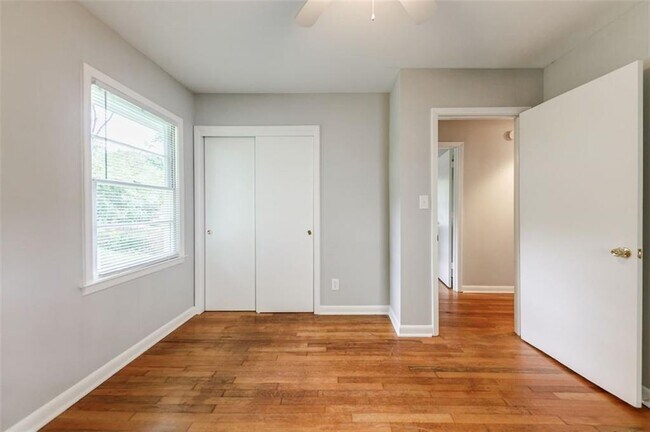 Building Photo - 1582 Lincoln Ave SE