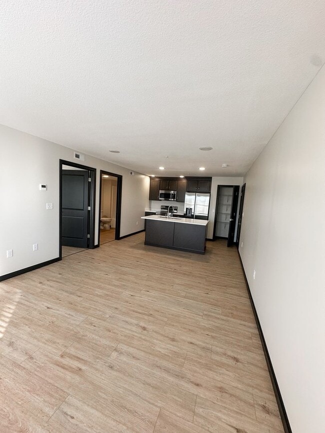 Building Photo - New! Beautiful 1 Bed, 1 Bath Apartment in ...