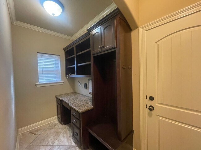 Building Photo - North Bossier Beauty in Tiburon Subdivision