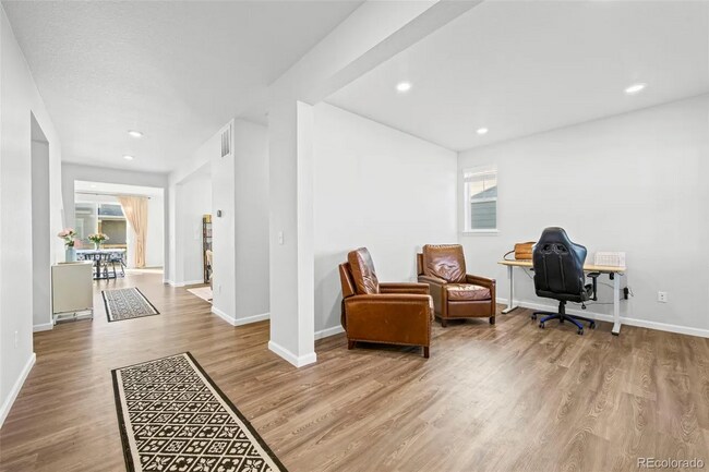 Building Photo - Windsor Home