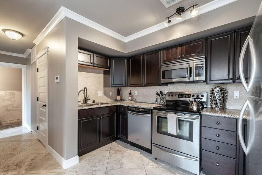 Building Photo - 510 Tacoma Ave S