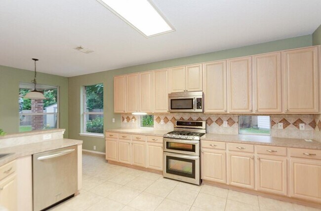 Building Photo - 6610 Treeline Dr