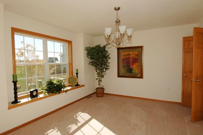 Building Photo - 641 Bear Claw Way