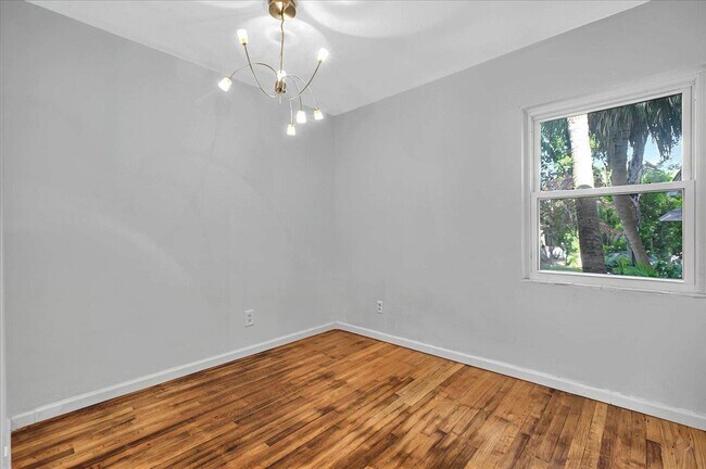 Building Photo - 1205 Gardenia Dr