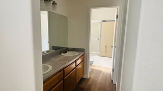 Building Photo - 633 Las Colinas St