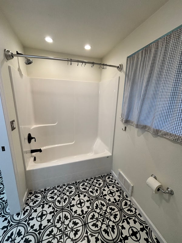 Building Photo - 4920 Gravelly Beach Rd NW