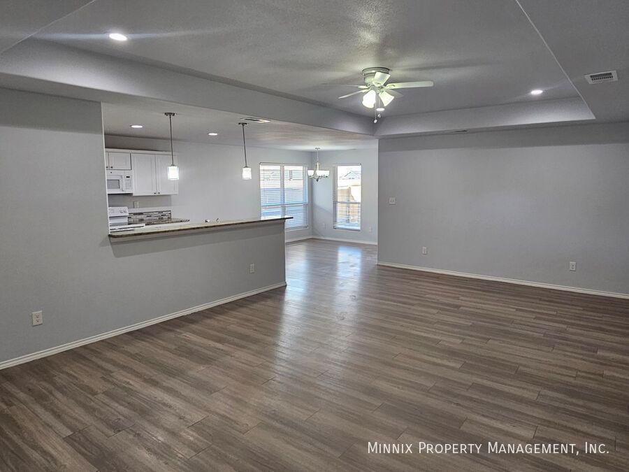 Building Photo - 1637 Wrigley Dr