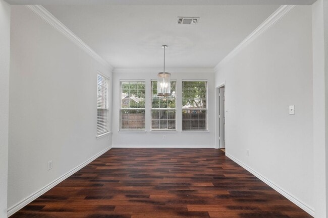 Building Photo - 5910 Spring Hill Dr