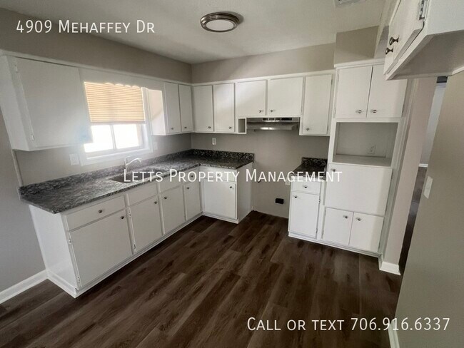 Building Photo - Beautifully remodeled brick ranch with a c...