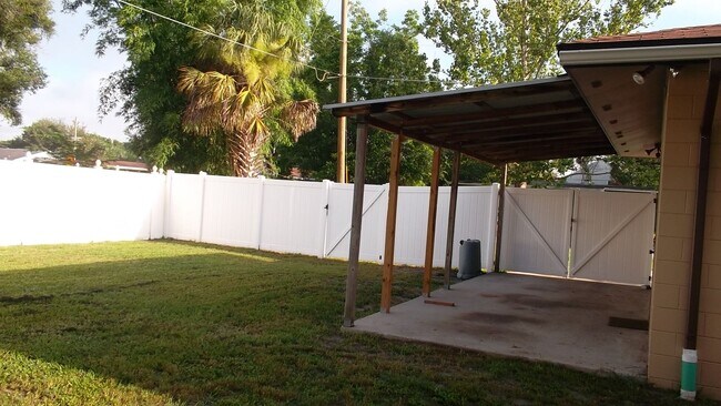 Building Photo - Charming Home With Many Upgrades