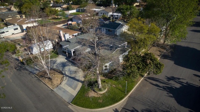 Building Photo - Calle Violeta