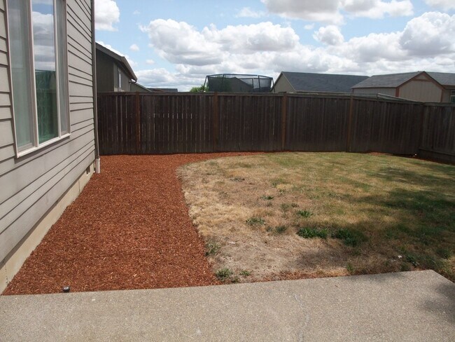 Building Photo - Spacious 5 bedroom 3 bath home near a park in SE Albany