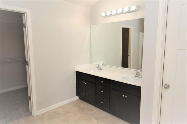 Building Photo - 681 Mimosa Way